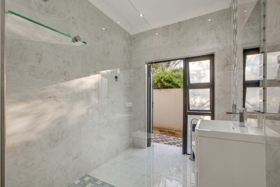 5 Bedroom Property for Sale in Cedar Creek Gauteng