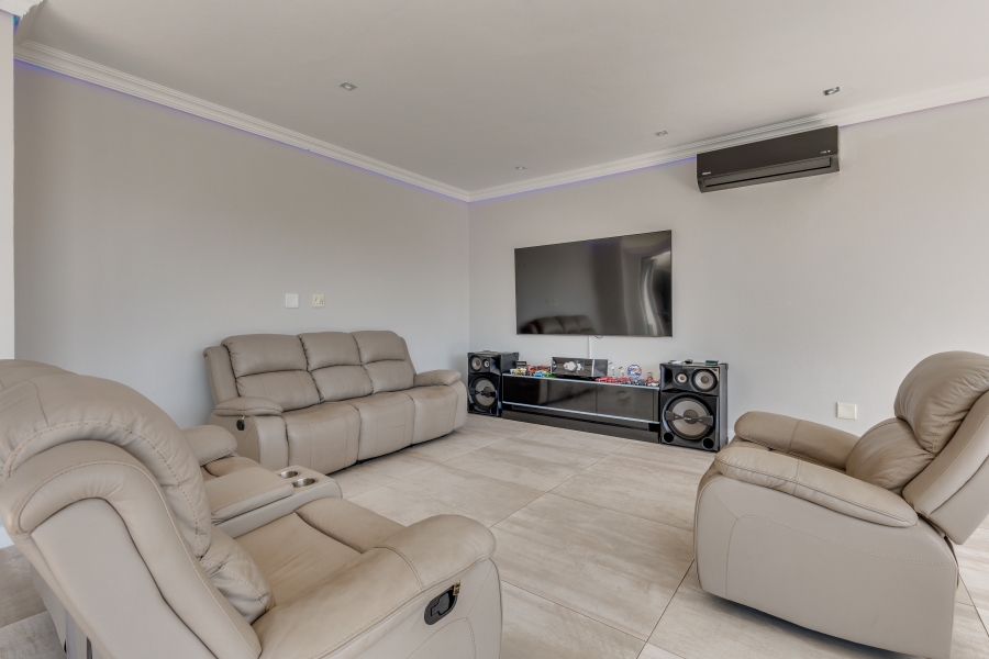 5 Bedroom Property for Sale in Cedar Creek Gauteng