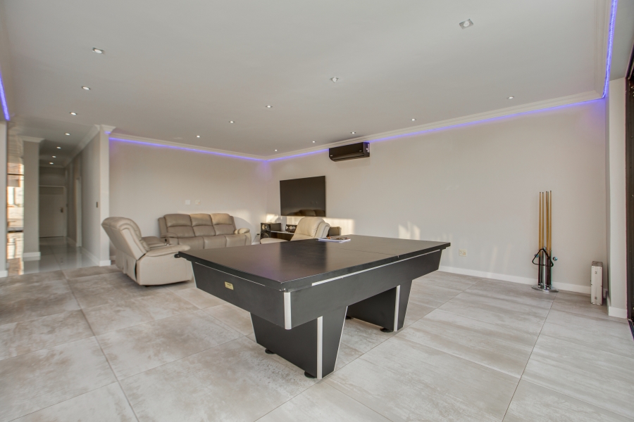 5 Bedroom Property for Sale in Cedar Creek Gauteng