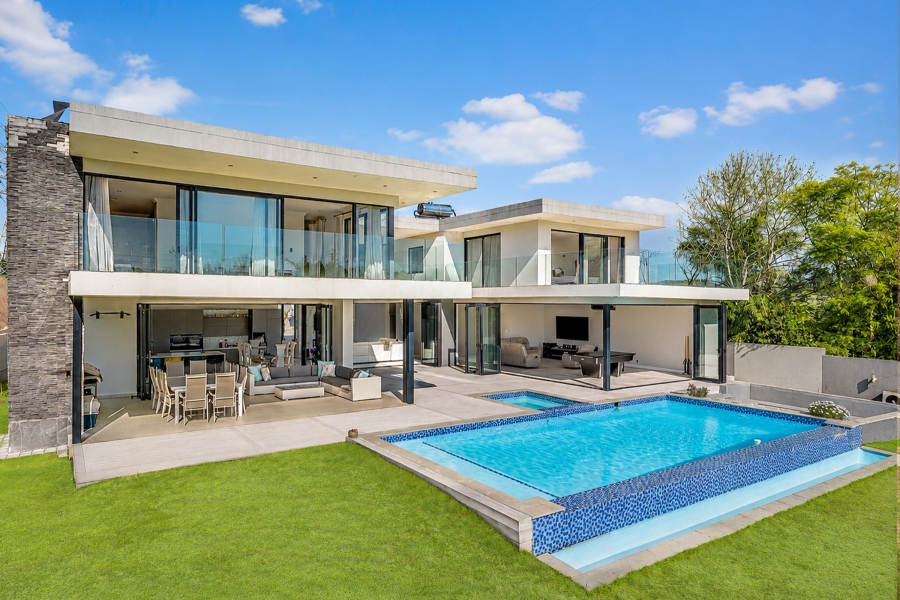 5 Bedroom Property for Sale in Cedar Creek Gauteng