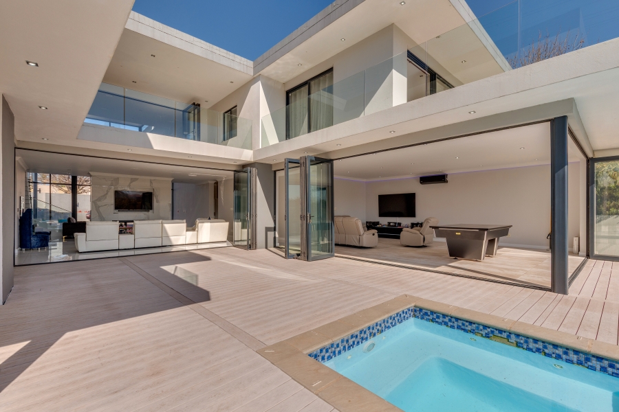 5 Bedroom Property for Sale in Cedar Creek Gauteng