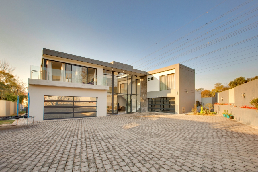 5 Bedroom Property for Sale in Cedar Creek Gauteng