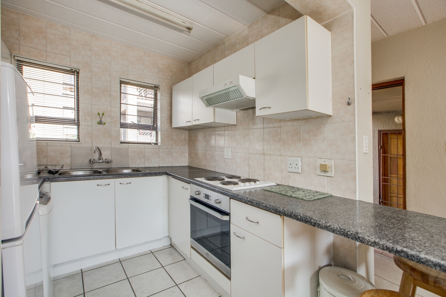 1 Bedroom Property for Sale in Waterford Estates Gauteng