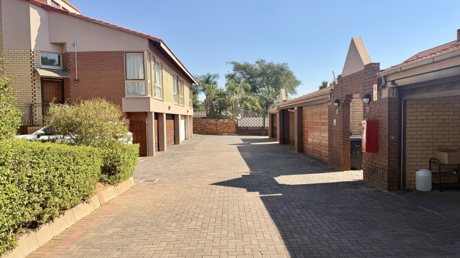 3 Bedroom Property for Sale in Die Wilgers Gauteng