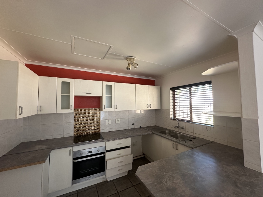 To Let 2 Bedroom Property for Rent in Little Falls Gauteng