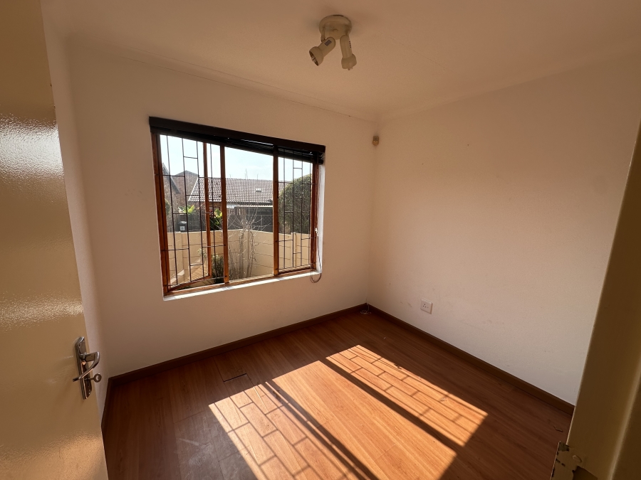 To Let 2 Bedroom Property for Rent in Little Falls Gauteng