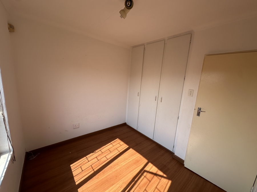 To Let 2 Bedroom Property for Rent in Little Falls Gauteng