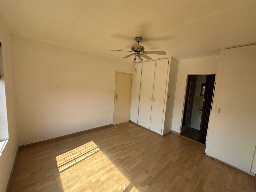 To Let 2 Bedroom Property for Rent in Little Falls Gauteng