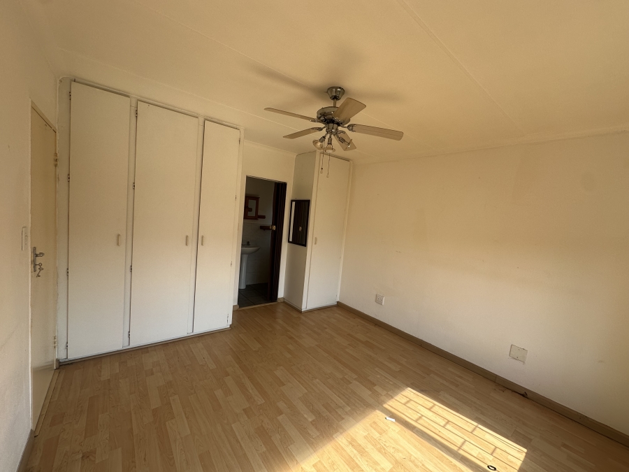To Let 2 Bedroom Property for Rent in Little Falls Gauteng