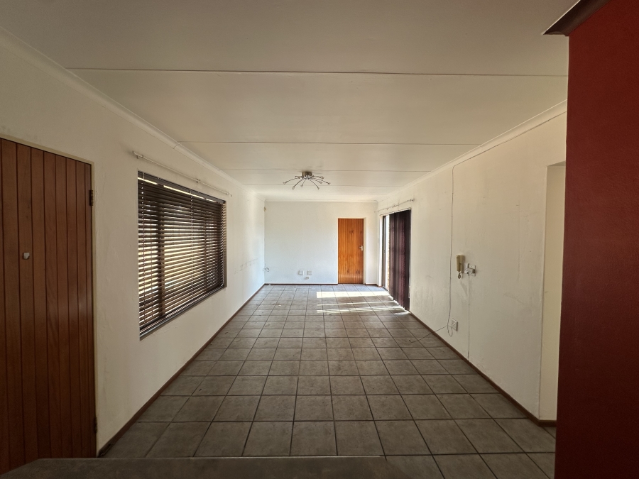 To Let 2 Bedroom Property for Rent in Little Falls Gauteng