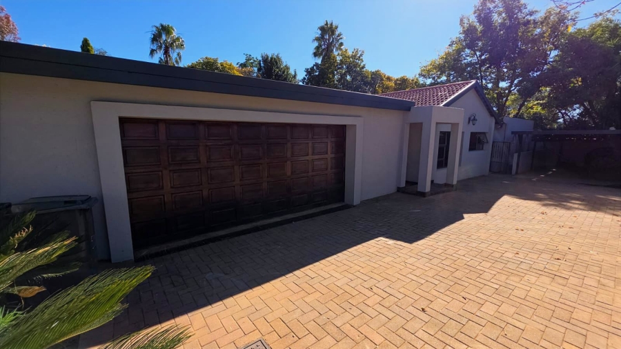 4 Bedroom Property for Sale in Garsfontein Gauteng