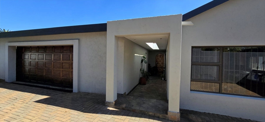 4 Bedroom Property for Sale in Garsfontein Gauteng