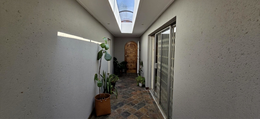 4 Bedroom Property for Sale in Garsfontein Gauteng