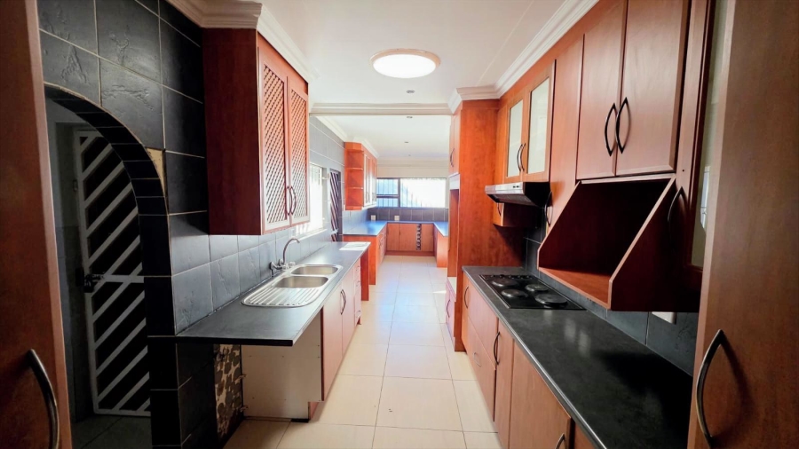 4 Bedroom Property for Sale in Garsfontein Gauteng