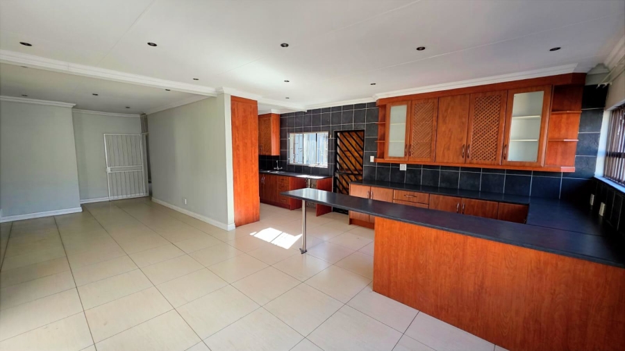 4 Bedroom Property for Sale in Garsfontein Gauteng