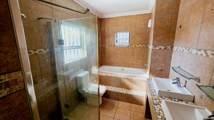 4 Bedroom Property for Sale in Garsfontein Gauteng