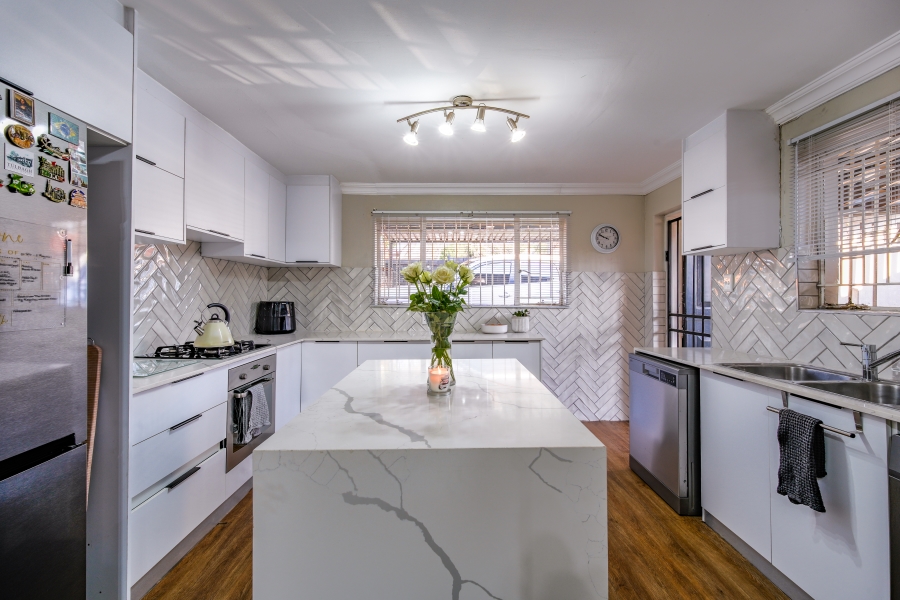 3 Bedroom Property for Sale in Garsfontein Gauteng
