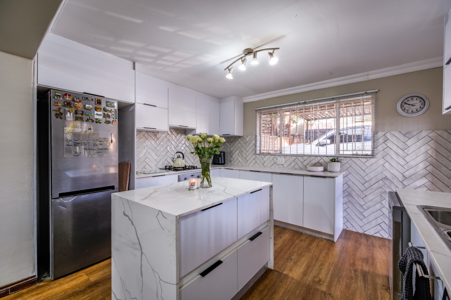 3 Bedroom Property for Sale in Garsfontein Gauteng