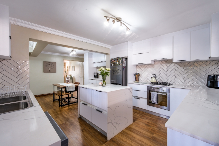 3 Bedroom Property for Sale in Garsfontein Gauteng