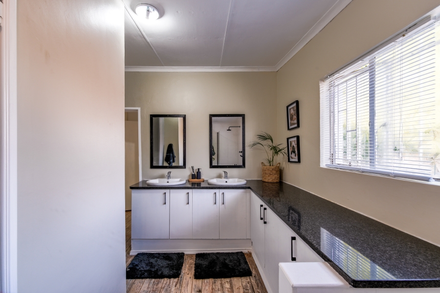 3 Bedroom Property for Sale in Garsfontein Gauteng