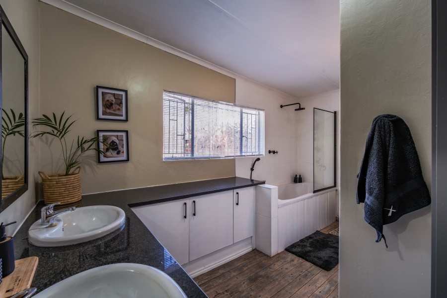 3 Bedroom Property for Sale in Garsfontein Gauteng