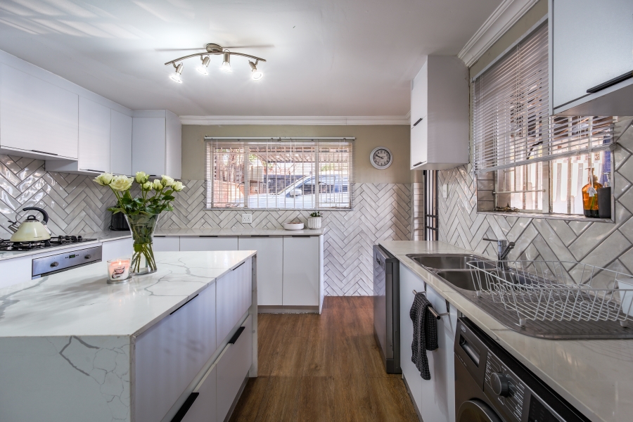 3 Bedroom Property for Sale in Garsfontein Gauteng