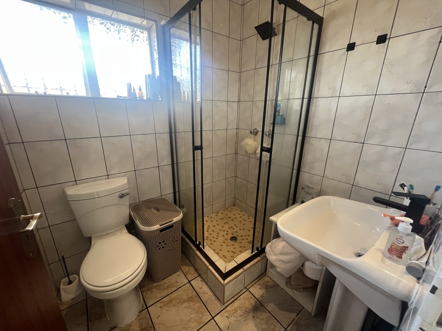 To Let 1 Bedroom Property for Rent in Croydon Gauteng