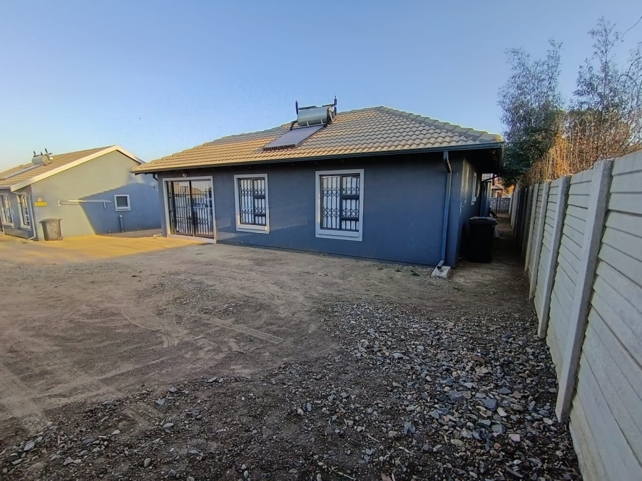 3 Bedroom Property for Sale in Dersley Gauteng