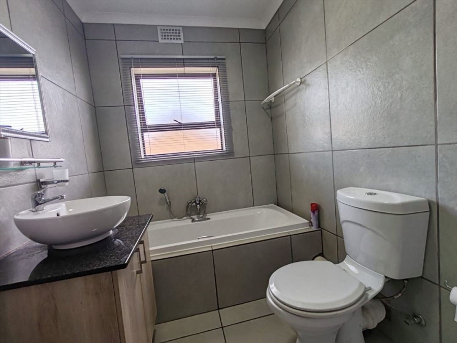 3 Bedroom Property for Sale in Goedeburg Gauteng