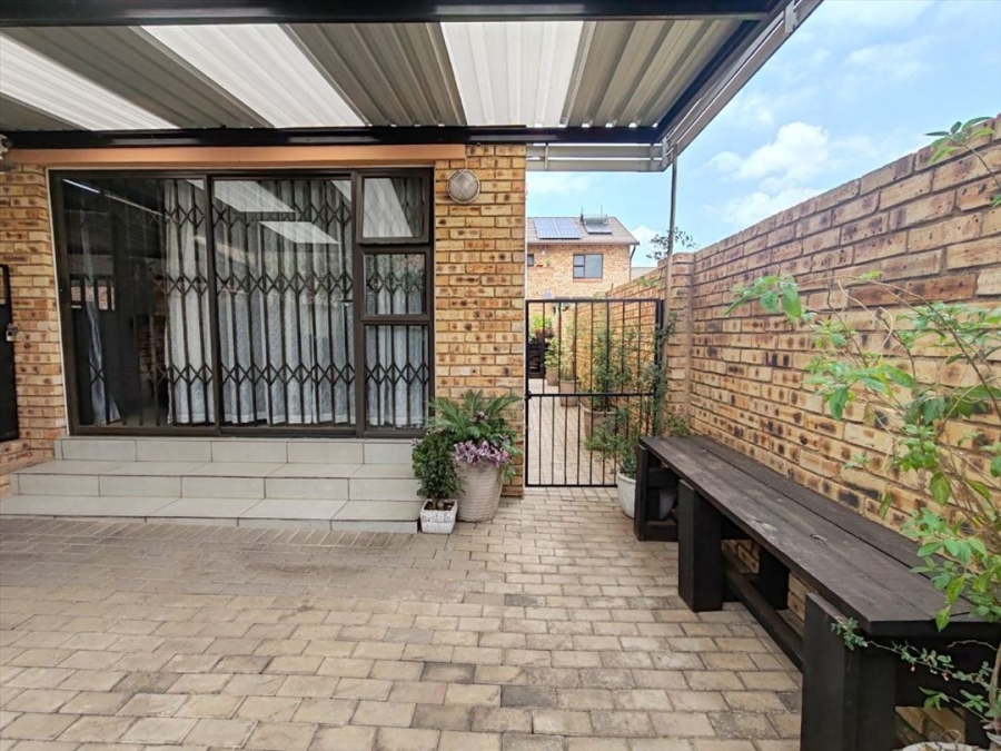 3 Bedroom Property for Sale in Goedeburg Gauteng