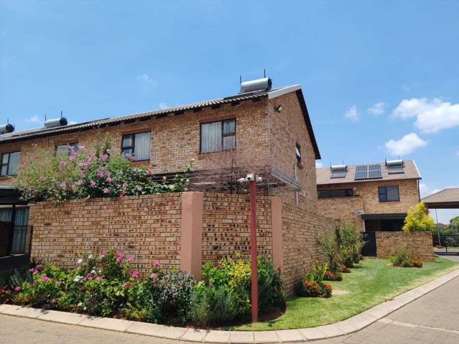 3 Bedroom Property for Sale in Goedeburg Gauteng