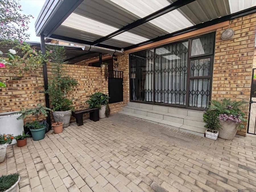 3 Bedroom Property for Sale in Goedeburg Gauteng
