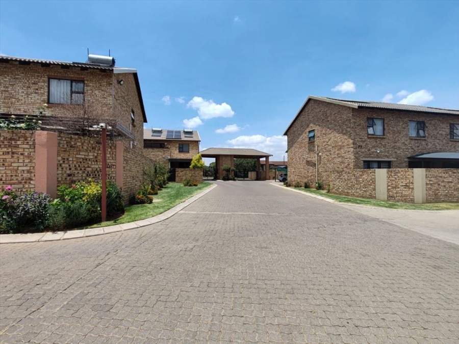 3 Bedroom Property for Sale in Goedeburg Gauteng