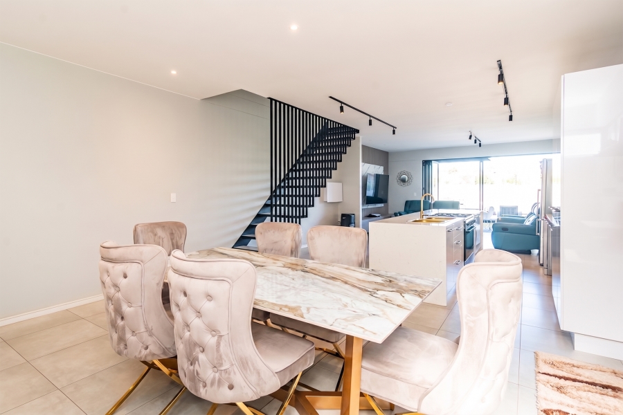 To Let 2 Bedroom Property for Rent in Hurlingham Gauteng