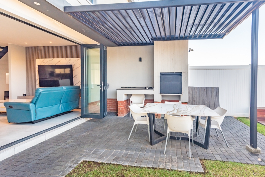 To Let 2 Bedroom Property for Rent in Hurlingham Gauteng