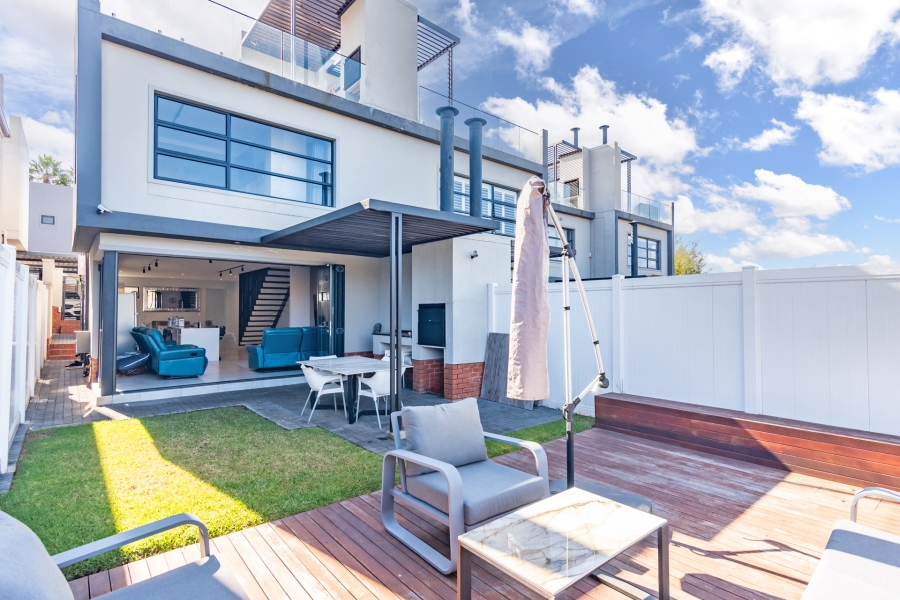 To Let 2 Bedroom Property for Rent in Hurlingham Gauteng