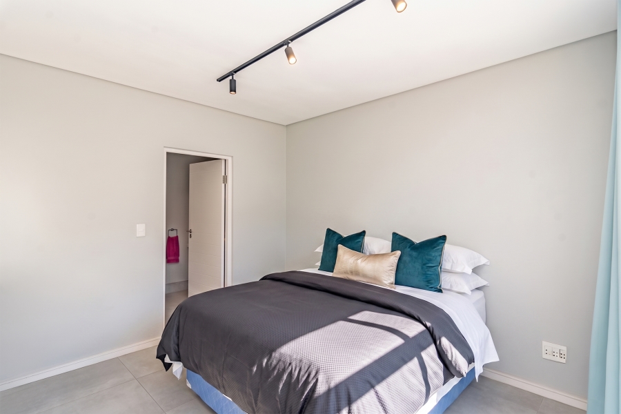 To Let 2 Bedroom Property for Rent in Hurlingham Gauteng