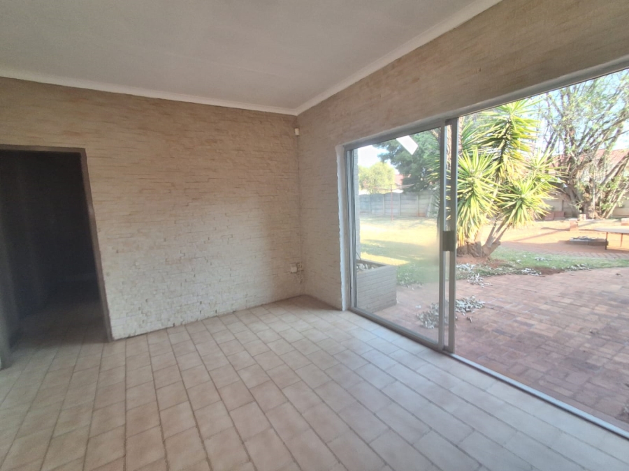 4 Bedroom Property for Sale in Carletonville Central Gauteng
