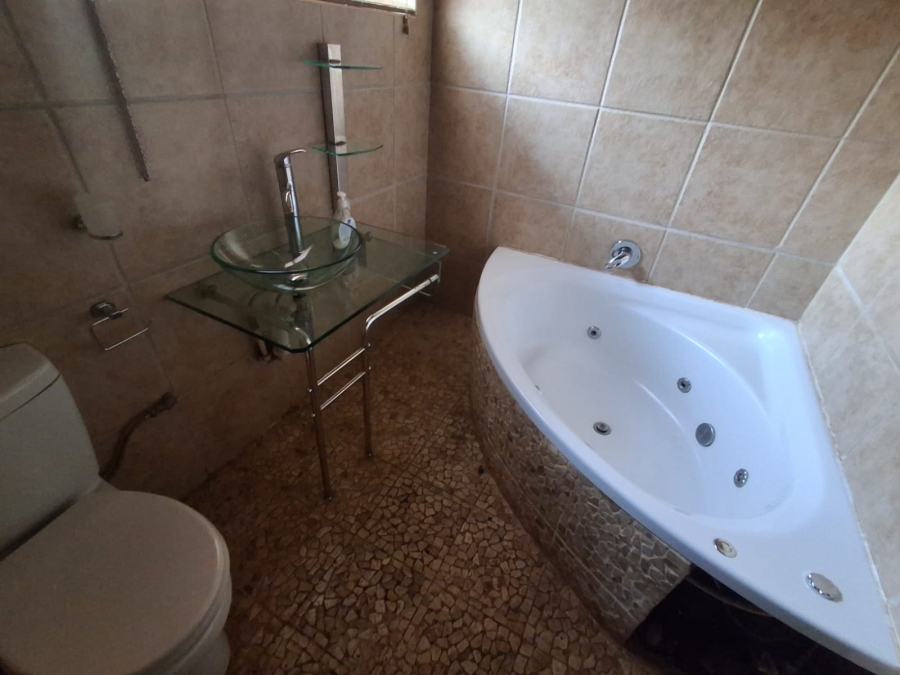 4 Bedroom Property for Sale in Carletonville Central Gauteng