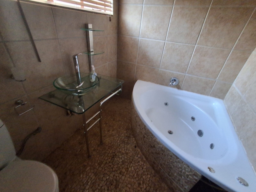 4 Bedroom Property for Sale in Carletonville Central Gauteng