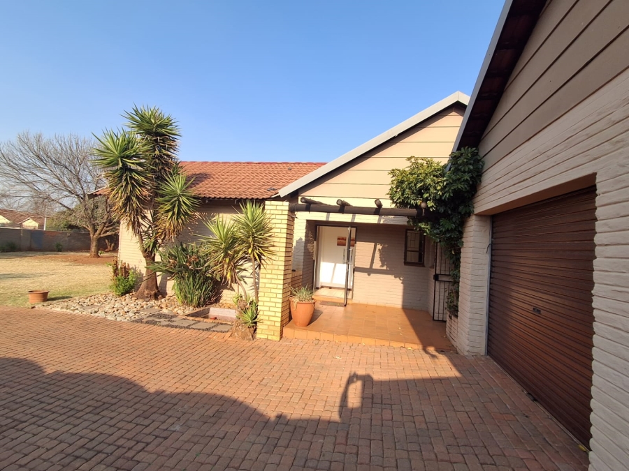 4 Bedroom Property for Sale in Carletonville Central Gauteng