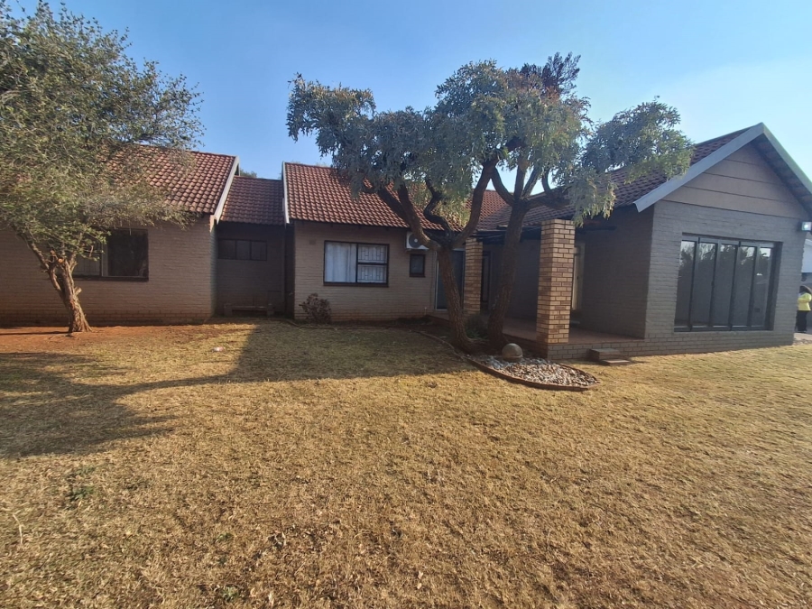 4 Bedroom Property for Sale in Carletonville Central Gauteng