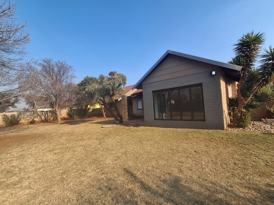 4 Bedroom Property for Sale in Carletonville Central Gauteng