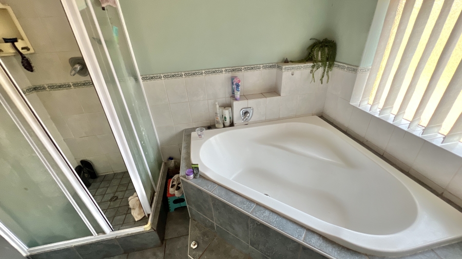2 Bedroom Property for Sale in Eldoraigne Gauteng