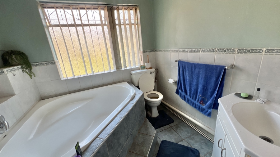 2 Bedroom Property for Sale in Eldoraigne Gauteng