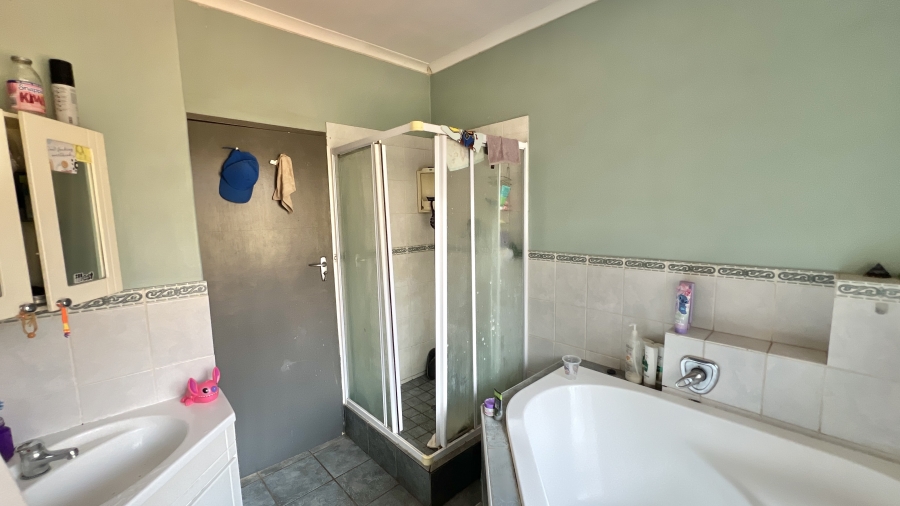 2 Bedroom Property for Sale in Eldoraigne Gauteng
