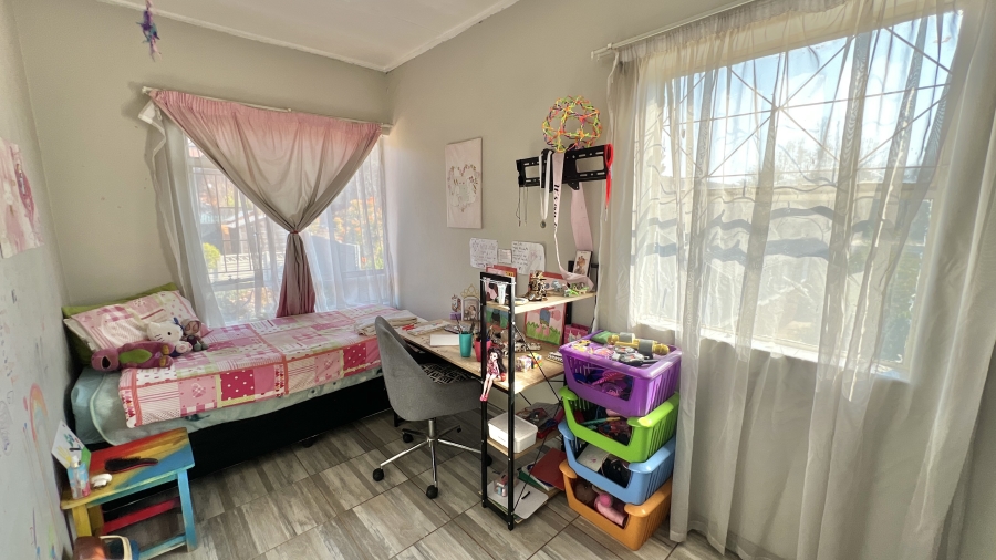 2 Bedroom Property for Sale in Eldoraigne Gauteng