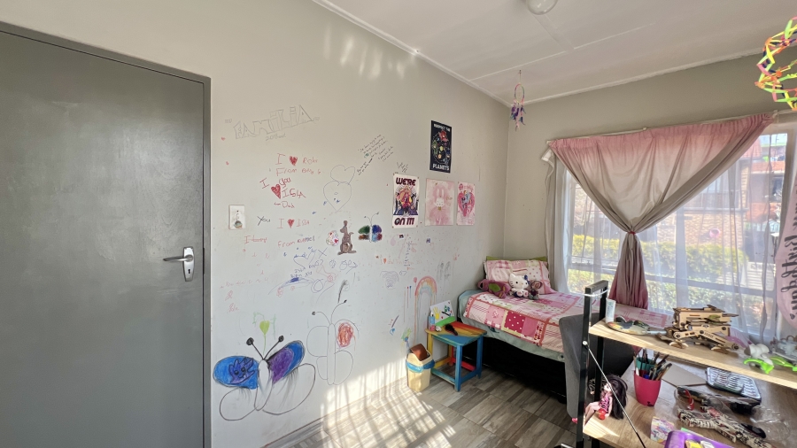 2 Bedroom Property for Sale in Eldoraigne Gauteng