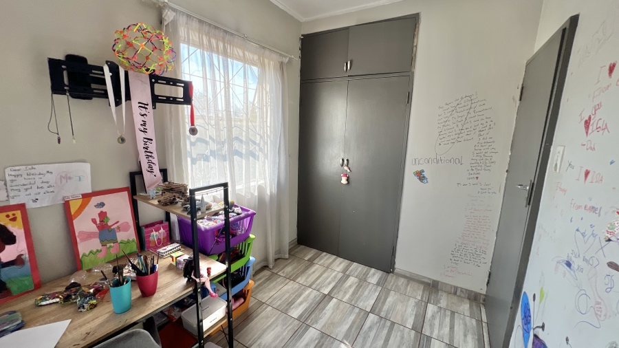 2 Bedroom Property for Sale in Eldoraigne Gauteng