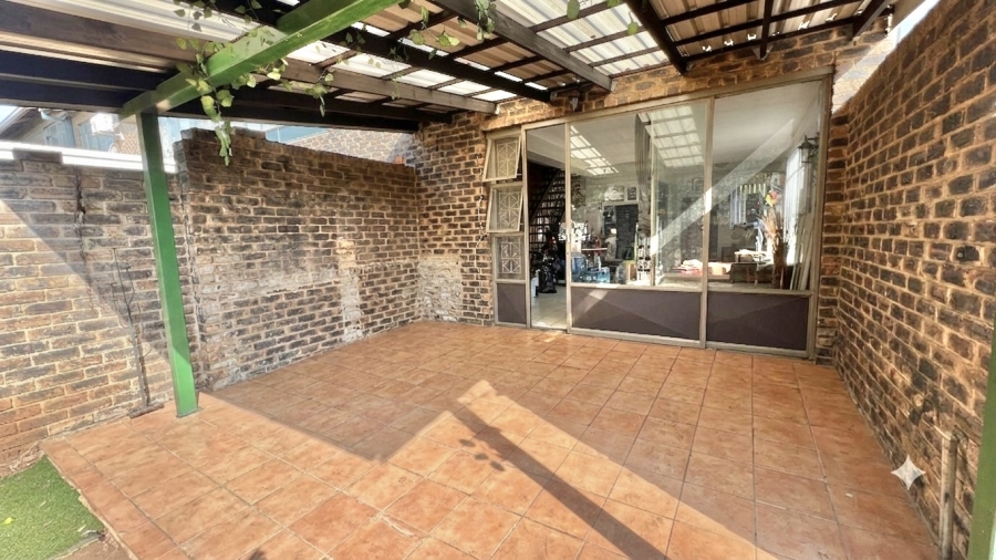 2 Bedroom Property for Sale in Eldoraigne Gauteng